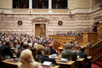 Τα μηνύματα του Πρωθυπουργού και οι θέσεις της αντιπολίτευσης