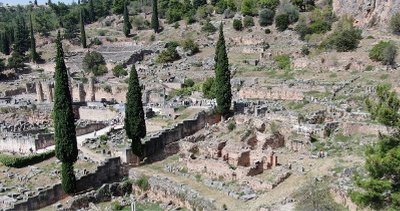 Έργα αποκατάστασης των Ανατολικών Θερμών, στους Δελφούς