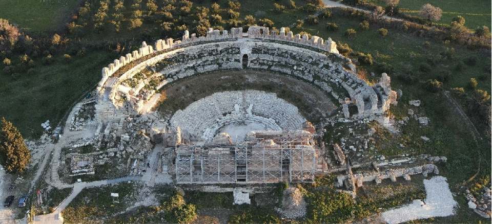 Αποκαθίσταται το σκηνικό οικοδόμημα του μεγάλου θεάτρου στη Νικόπολη