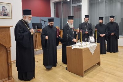 Όσοι επιλέγουν να ακούουν κάτι διαφορετικό ακούνε τον ραδιοφωνικό σταθμό της εκκλησίας