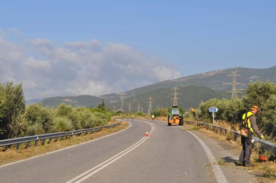 Εργασίες αποψίλωσης στο οδικό δίκτυο της Φωκίδας